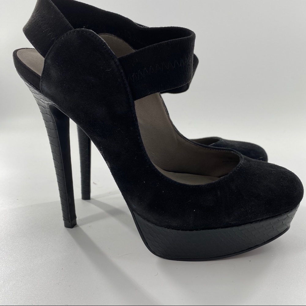 Levity Harlow black round toe pump size 9